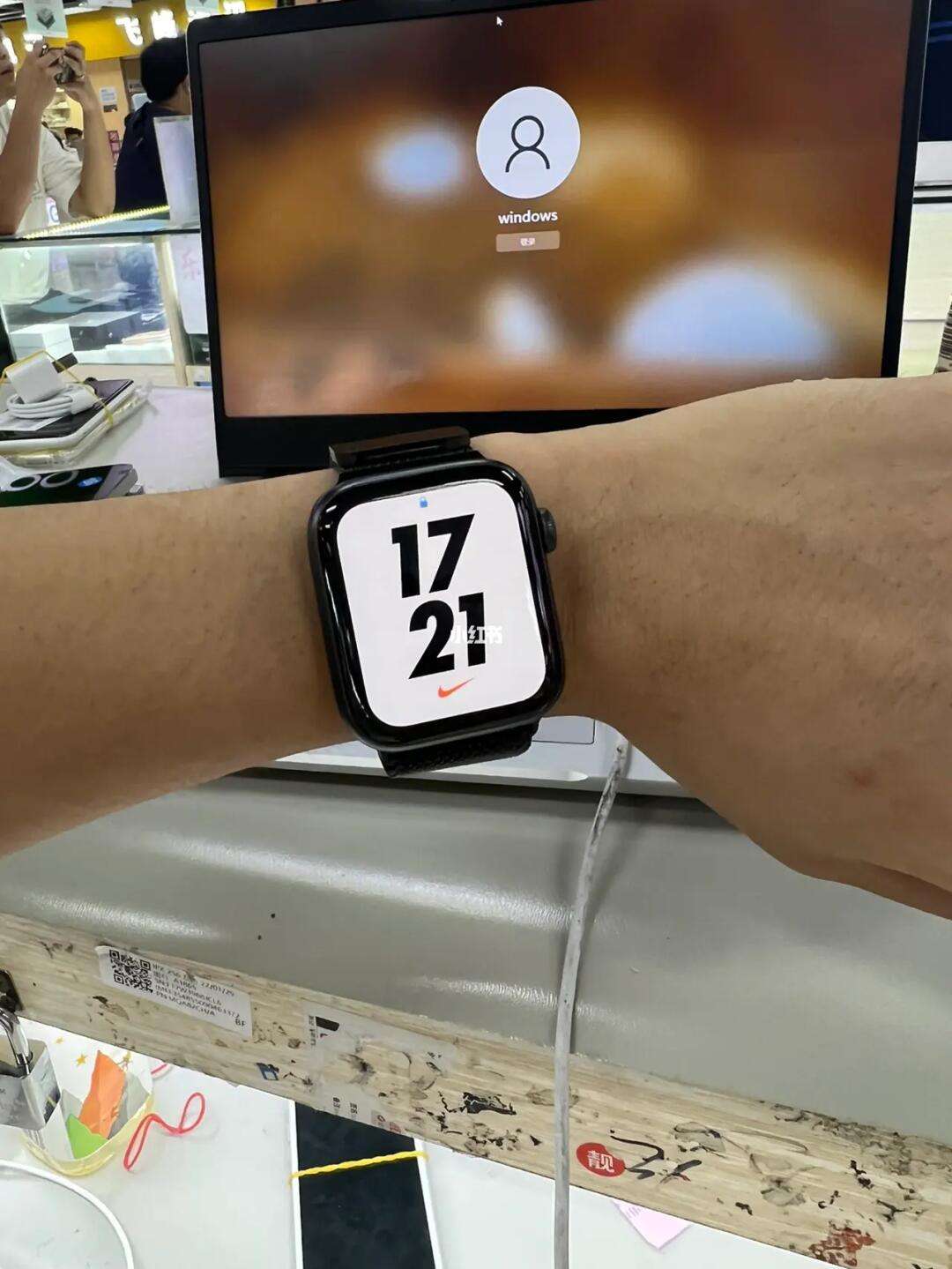 苹果手表耐克版拍照苹果手表耐克版和普通版的区别